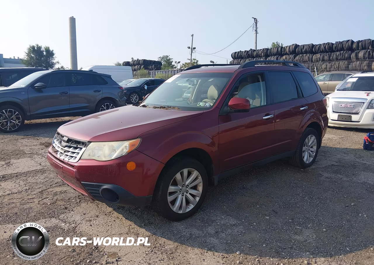 2013 Subaru Forester 2.5X Premium VIN:JF2SHADC0DH435590 - 2