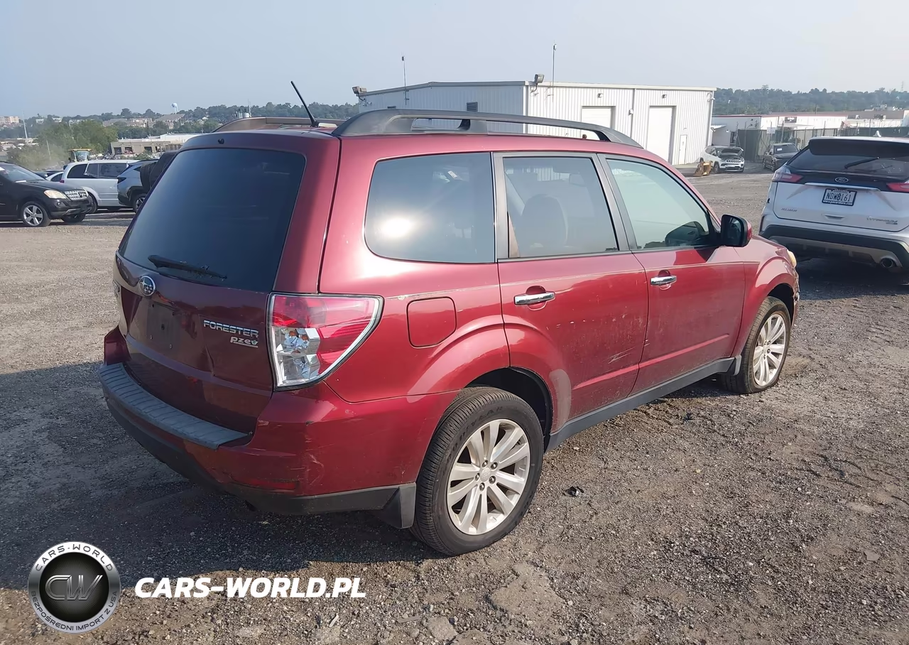 2013 Subaru Forester 2.5X Premium VIN:JF2SHADC0DH435590 - 4