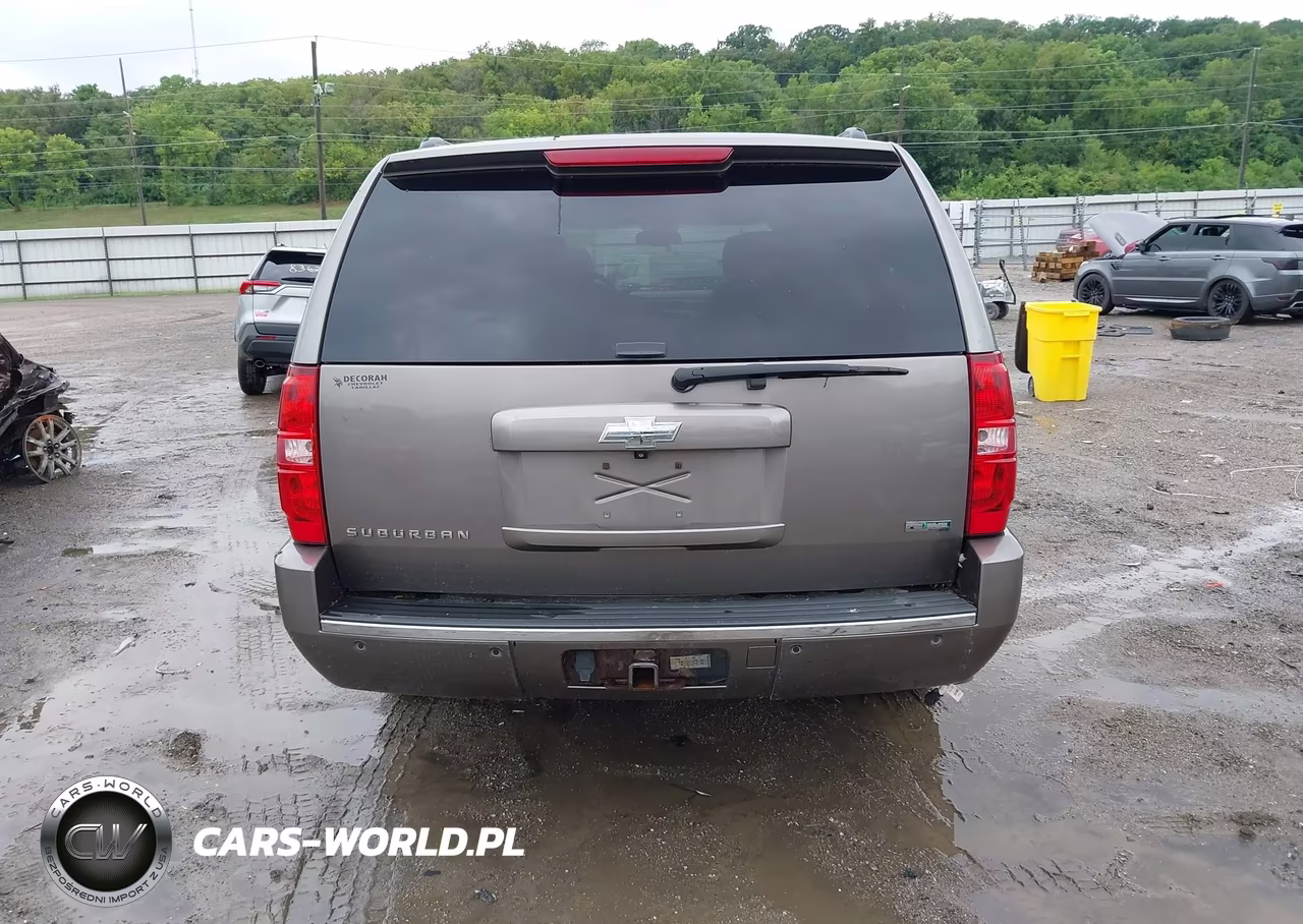 2011 Chevrolet Suburban Ltz VIN:1GNSKKE3XBR141892 - 17