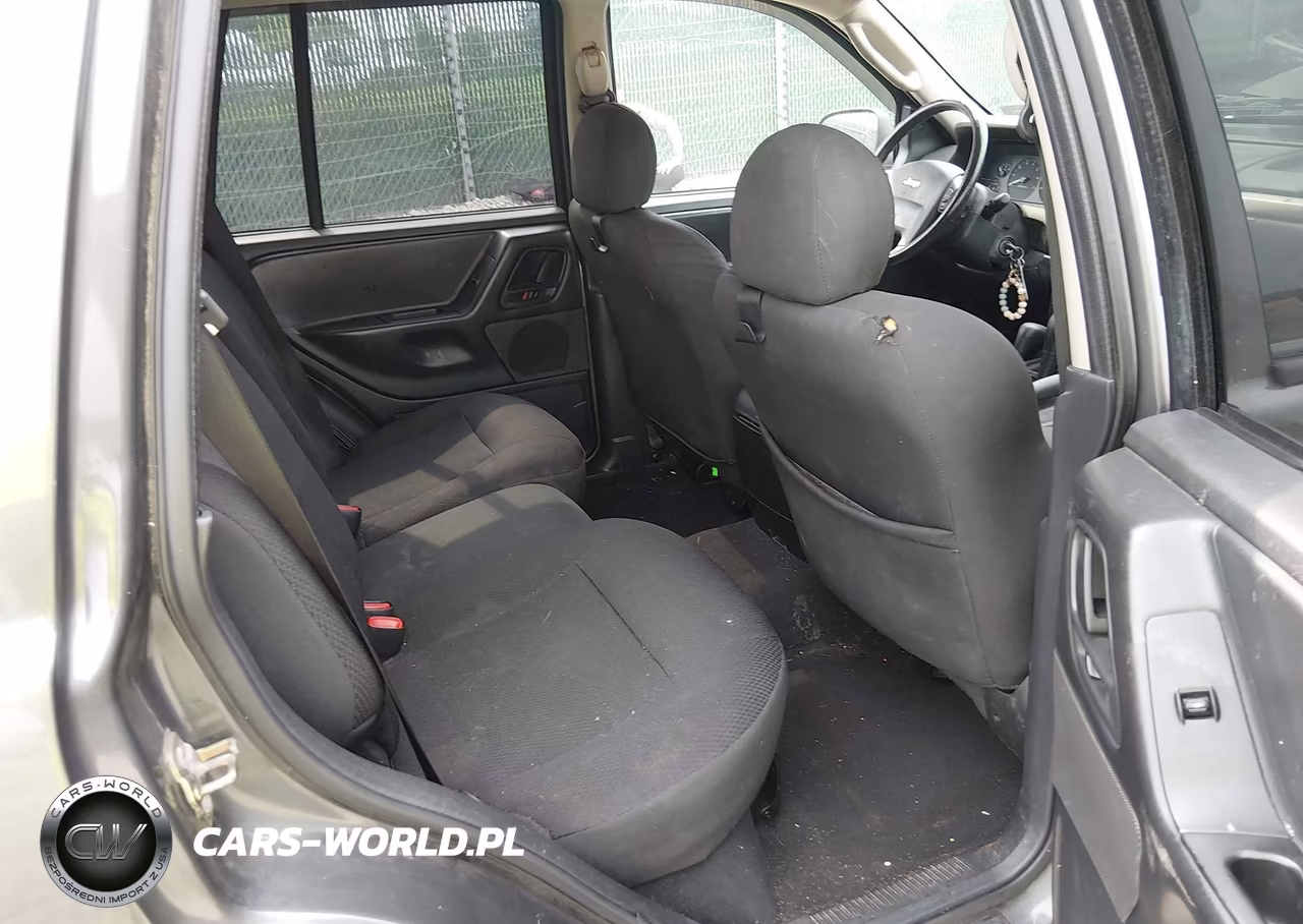 2004 Jeep Grand Cherokee Laredo VIN:1J4GW48SX4C276808 - 8