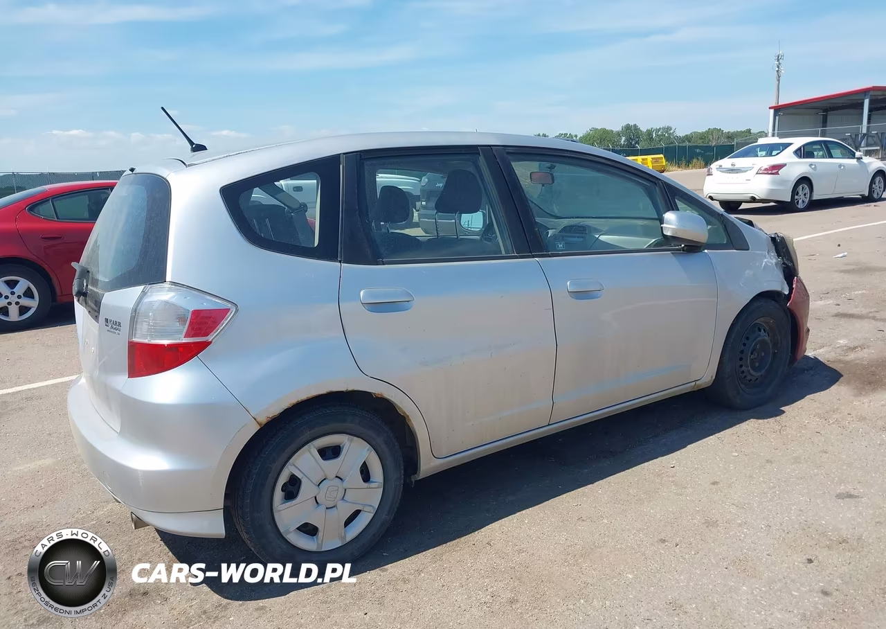 2013 Honda Fit VIN:JHMGE8G38DC007621 - 4