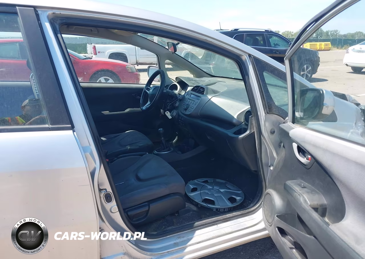 2013 Honda Fit VIN:JHMGE8G38DC007621 - 5