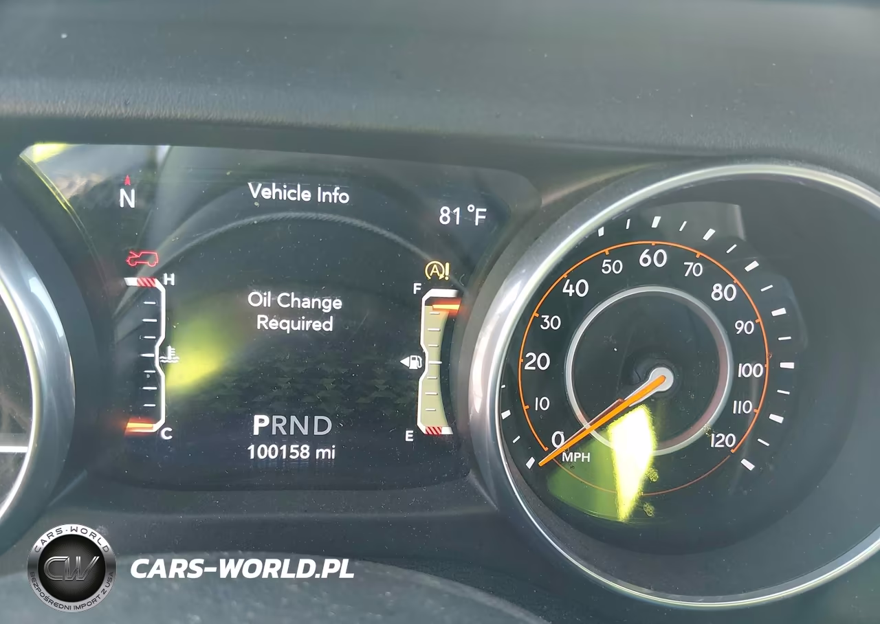 2018 Jeep Wrangler Unlimited Sahara 4X4 VIN:1C4HJXEGXJW110843 - 16