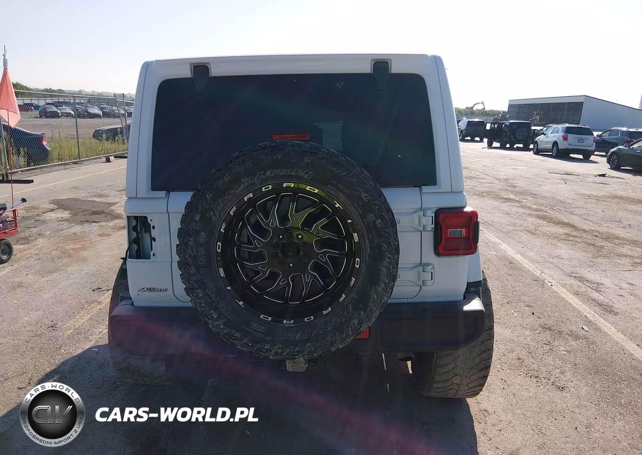 2018 Jeep Wrangler Unlimited Sahara 4X4 VIN:1C4HJXEGXJW110843 - 17