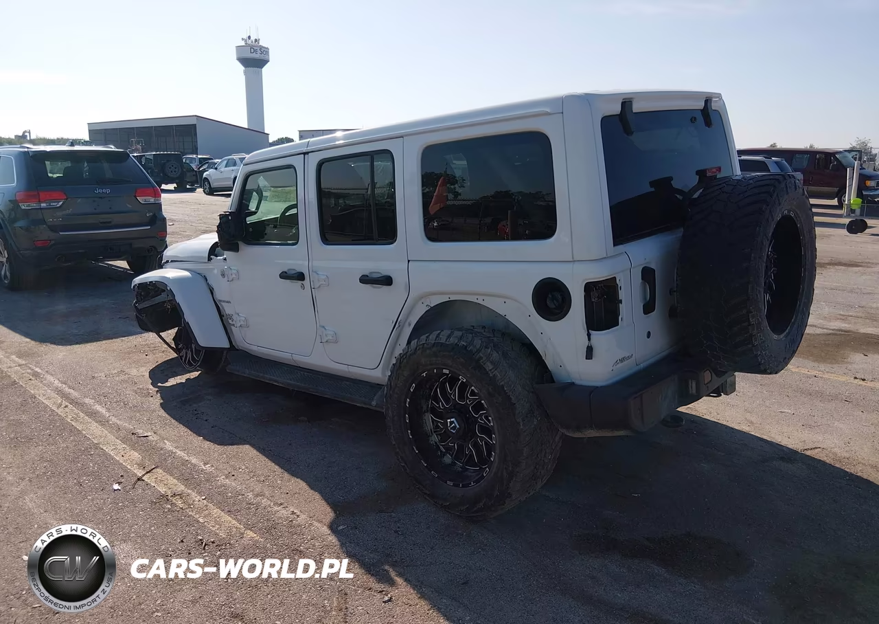 2018 Jeep Wrangler Unlimited Sahara 4X4 VIN:1C4HJXEGXJW110843 - 3