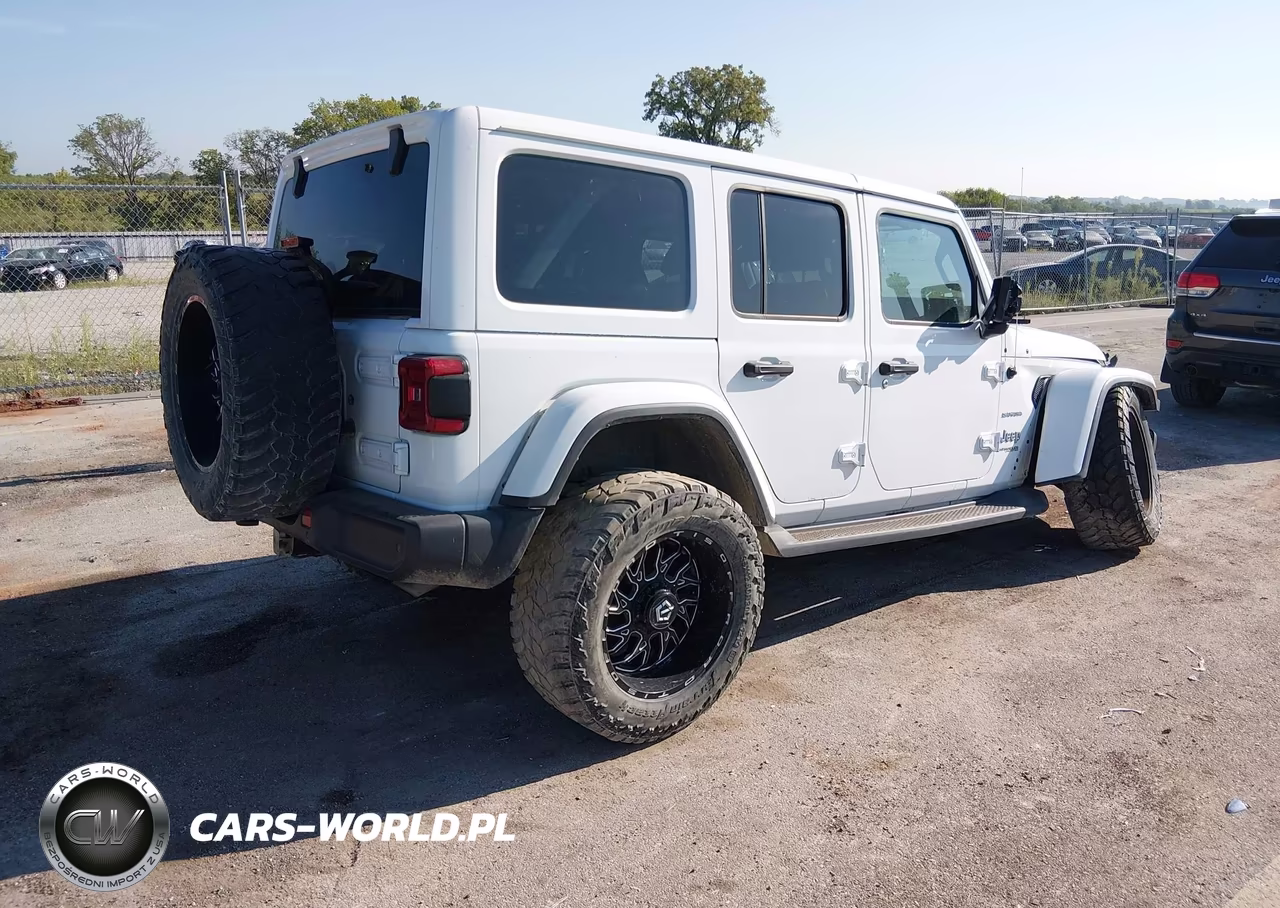 2018 Jeep Wrangler Unlimited Sahara 4X4 VIN:1C4HJXEGXJW110843 - 4