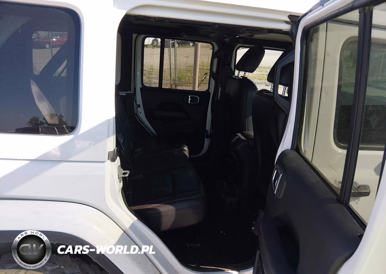 2018 Jeep Wrangler Unlimited Sahara 4X4 VIN:1C4HJXEGXJW110843 - 8