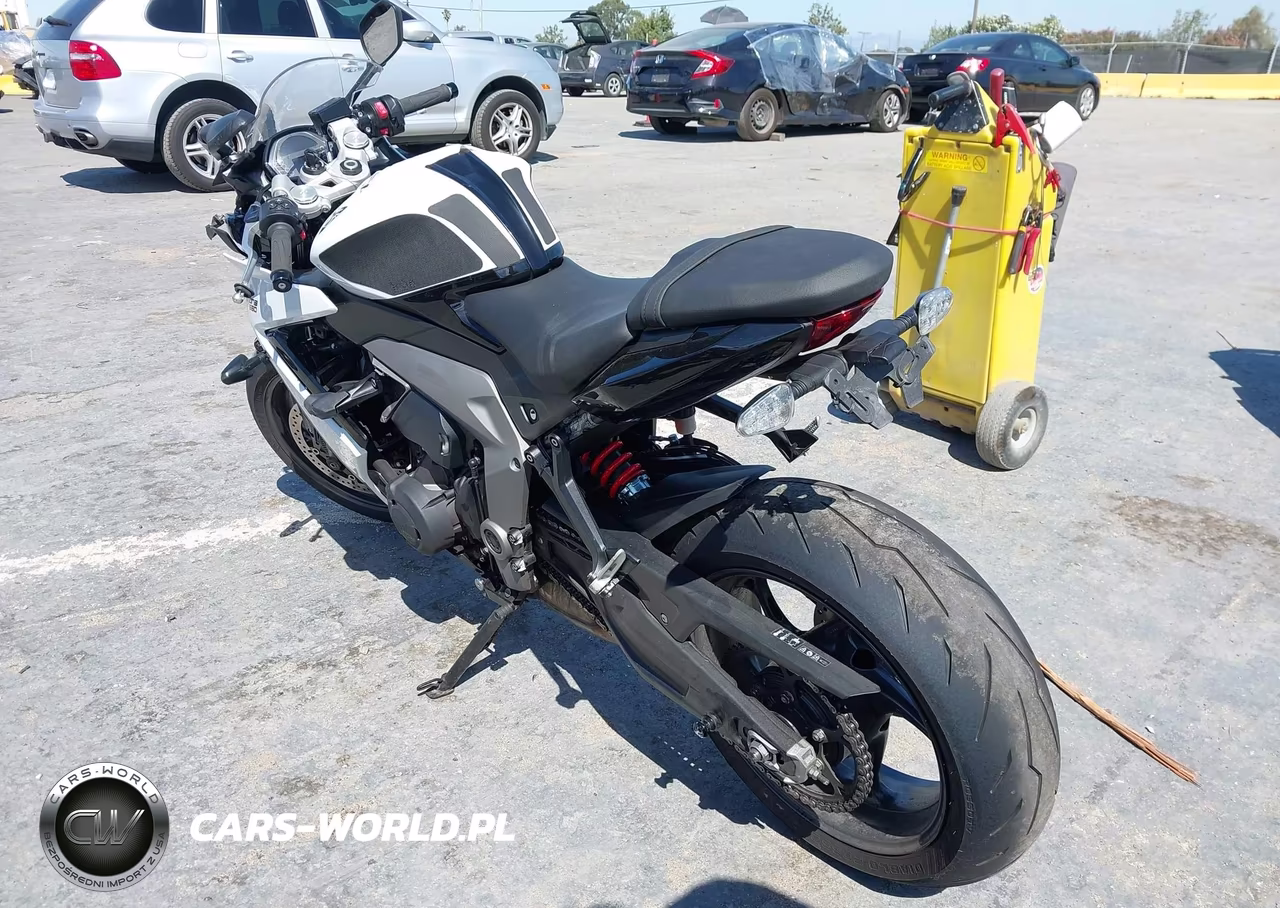 2025 Triumph Motorcycle Daytona 660 VIN:SMTL23UF8STBU9351 - 3