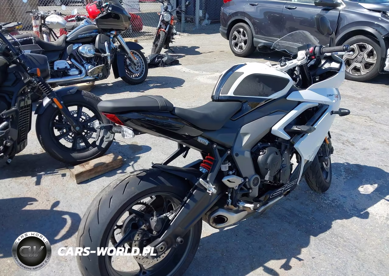 2025 Triumph Motorcycle Daytona 660 VIN:SMTL23UF8STBU9351 - 4