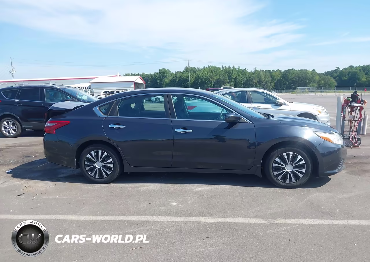 2018 Nissan Altima 2.5 S VIN:1N4AL3AP2JC210095 - 13
