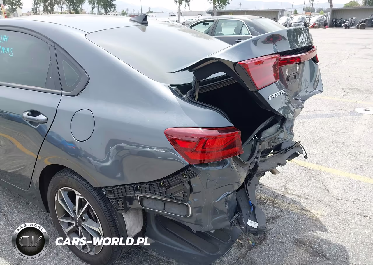 2024 Kia Forte Lxs VIN:3KPF24AD4RE742824 - 18