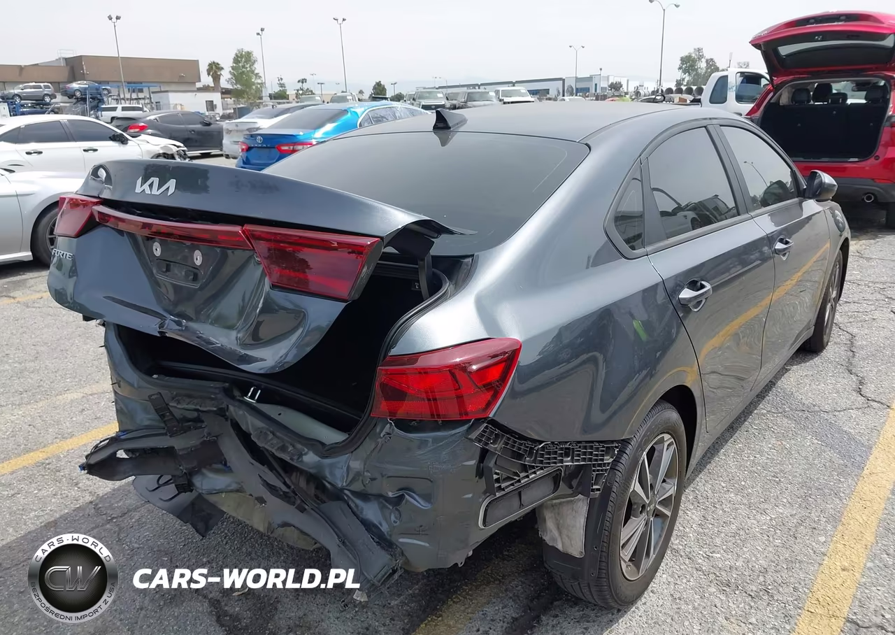 2024 Kia Forte Lxs VIN:3KPF24AD4RE742824 - 4