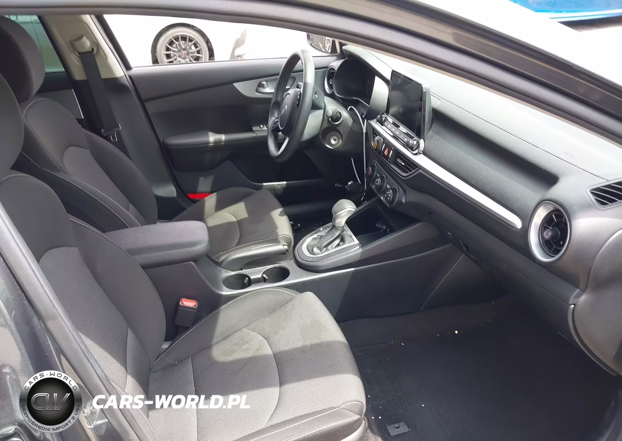 2024 Kia Forte Lxs VIN:3KPF24AD4RE742824 - 5