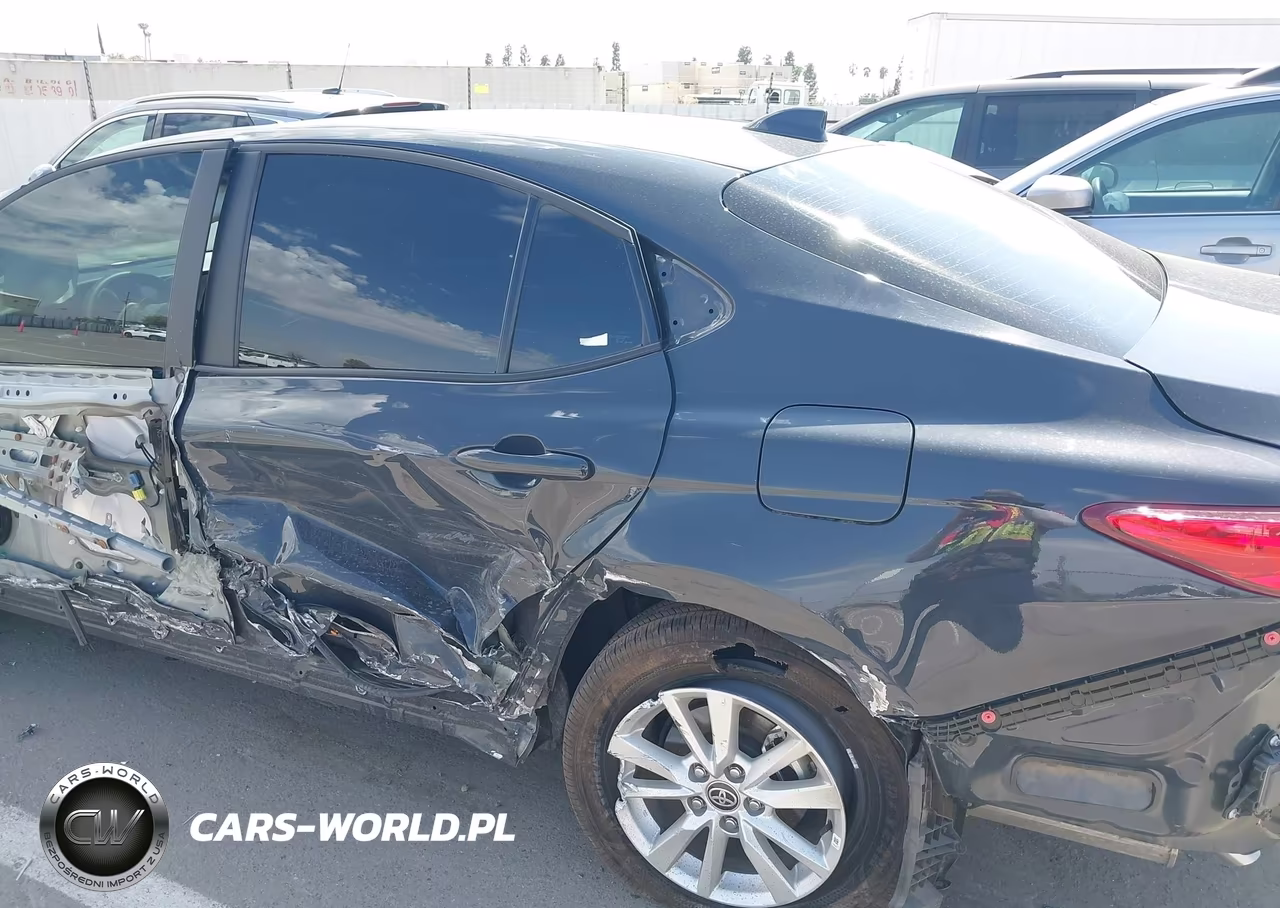 2026 Toyota Camry Le VIN:4T1DBADK2TU547356 - 13