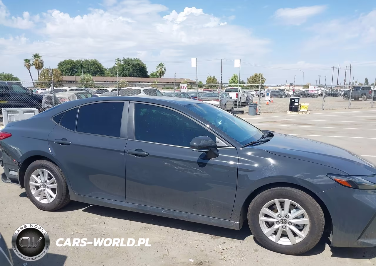 2026 Toyota Camry Le VIN:4T1DBADK2TU547356 - 18