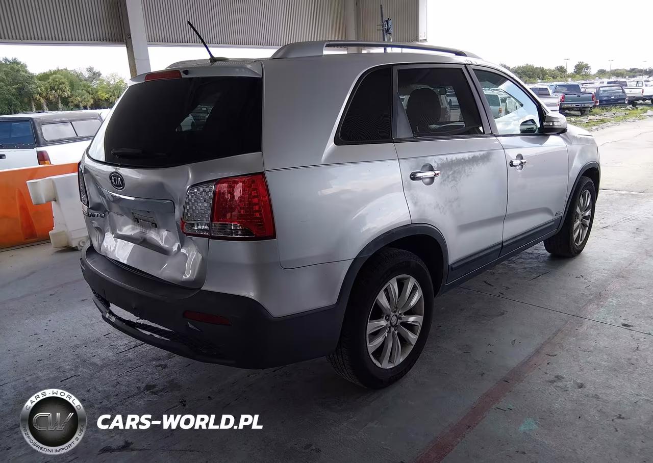 2011 Kia Sorento Lx VIN:5XYKTDA28BG060144 - 4