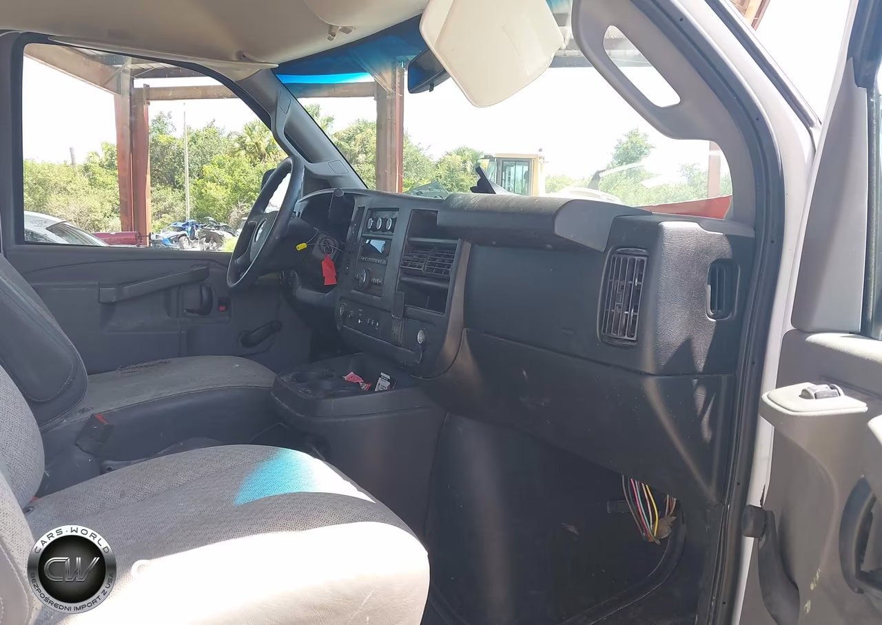 2018 Chevrolet Express 2500 Work Van VIN:1GCWGAFPXJ1180695 - 5