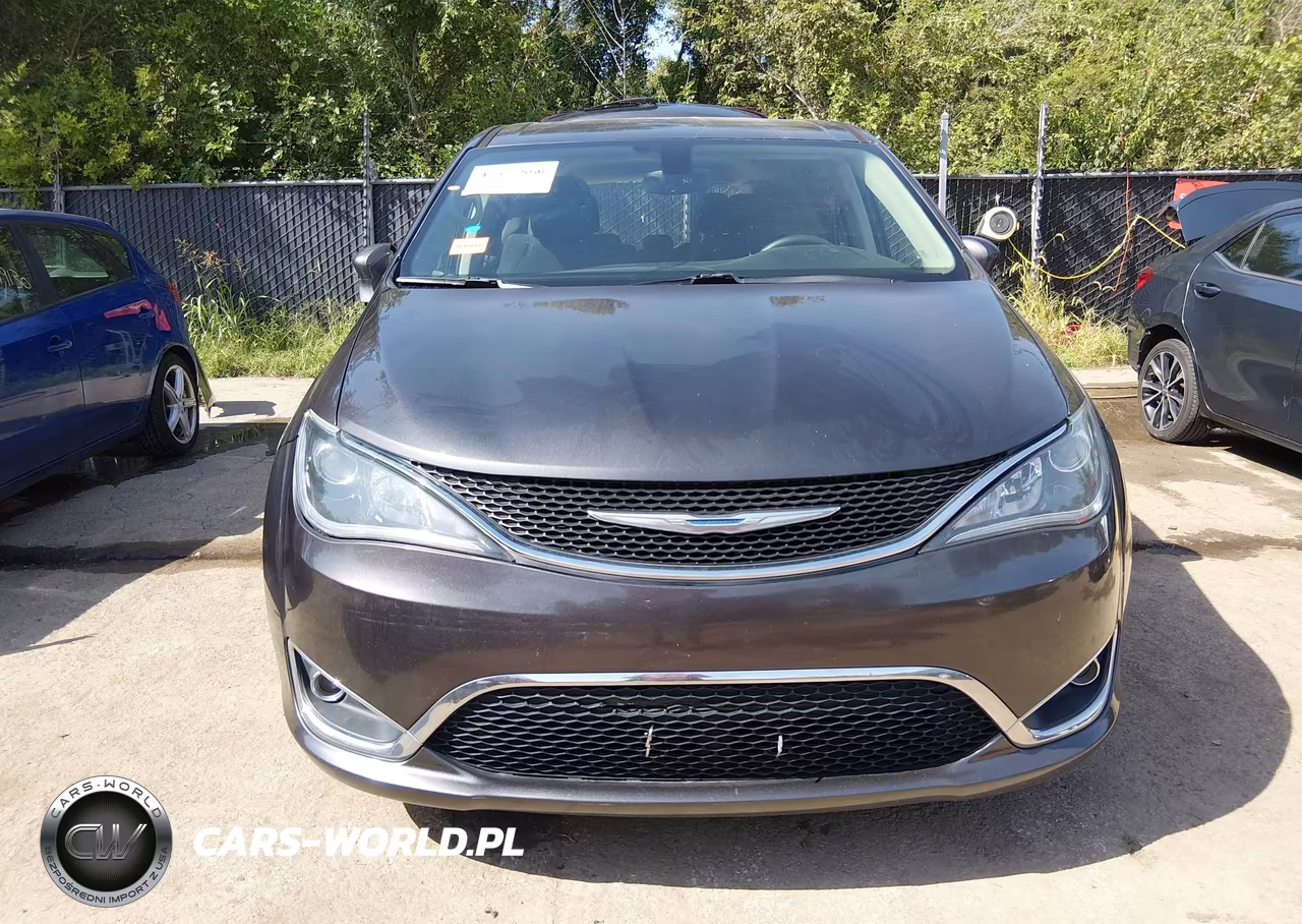 2018 Chrysler Pacifica Touring Plus VIN:2C4RC1FG4JR154825 - 13