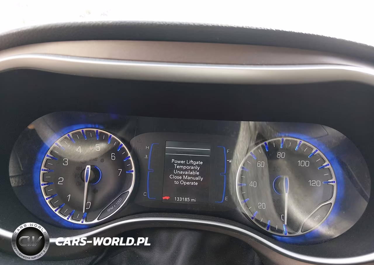2018 Chrysler Pacifica Touring Plus VIN:2C4RC1FG4JR154825 - 19