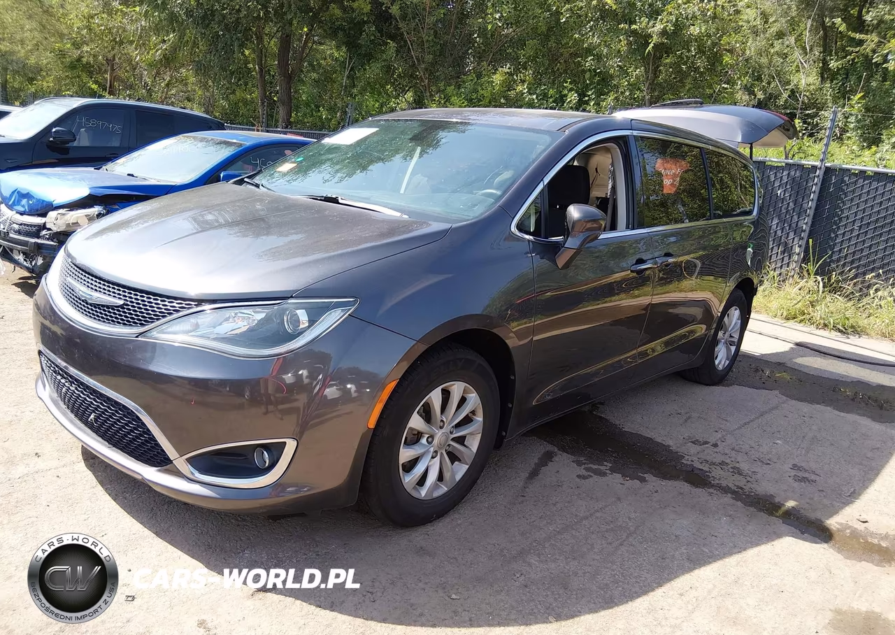 2018 Chrysler Pacifica Touring Plus VIN:2C4RC1FG4JR154825 - 2