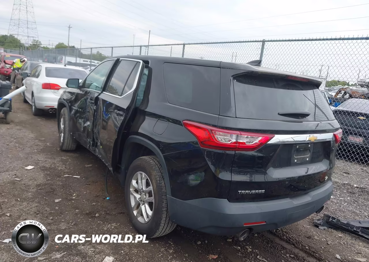 2018 Chevrolet Traverse Ls VIN:1GNERFKW5JJ104096 - 3