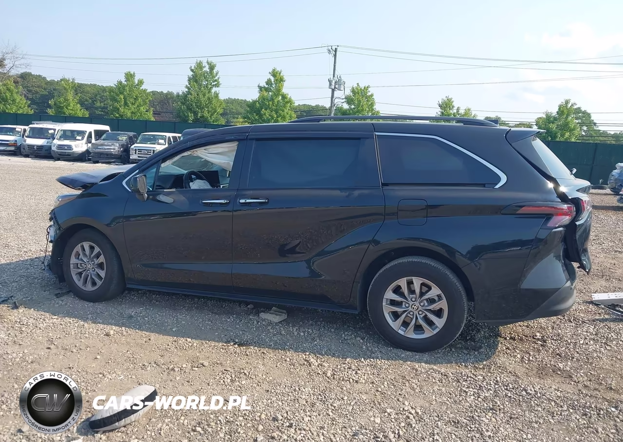 2026 Toyota Sienna Xle VIN:5TDYRKEC0TS324879 - 14