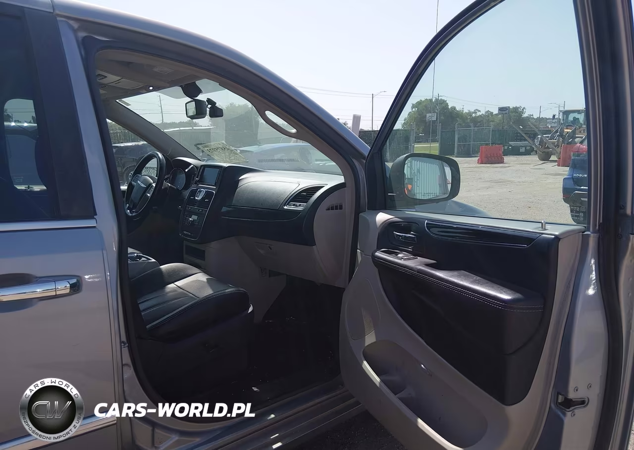2015 Chrysler Town & Country Touring-L VIN:2C4RC1CG5FR602808 - 5