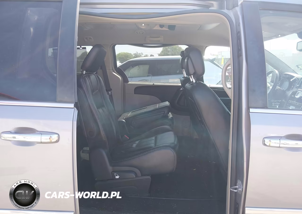 2015 Chrysler Town & Country Touring-L VIN:2C4RC1CG5FR602808 - 8