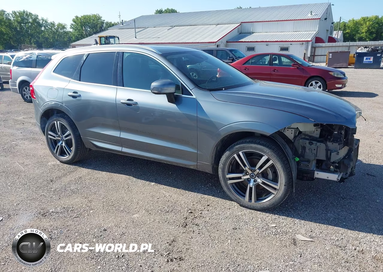2018 Volvo Xc60 T5 Momentum VIN:YV4102RK3J1095635 - 1