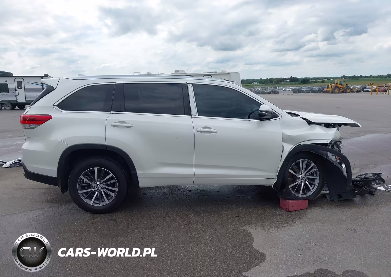 2018 Toyota Highlander Xle VIN:5TDJZRFH7JS531402 - 14