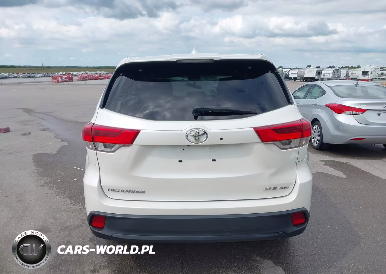 2018 Toyota Highlander Xle VIN:5TDJZRFH7JS531402 - 17