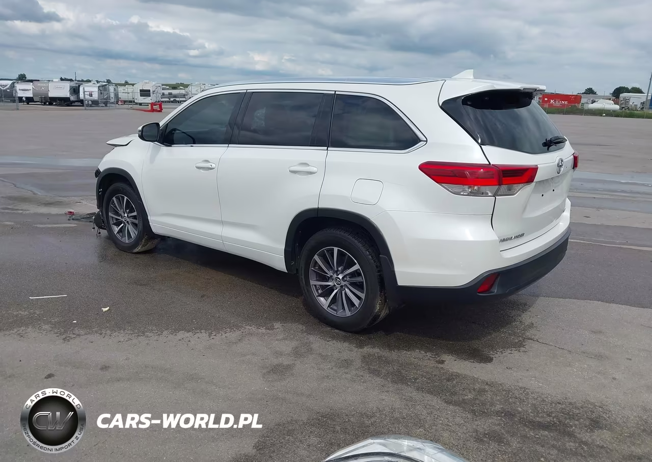 2018 Toyota Highlander Xle VIN:5TDJZRFH7JS531402 - 3