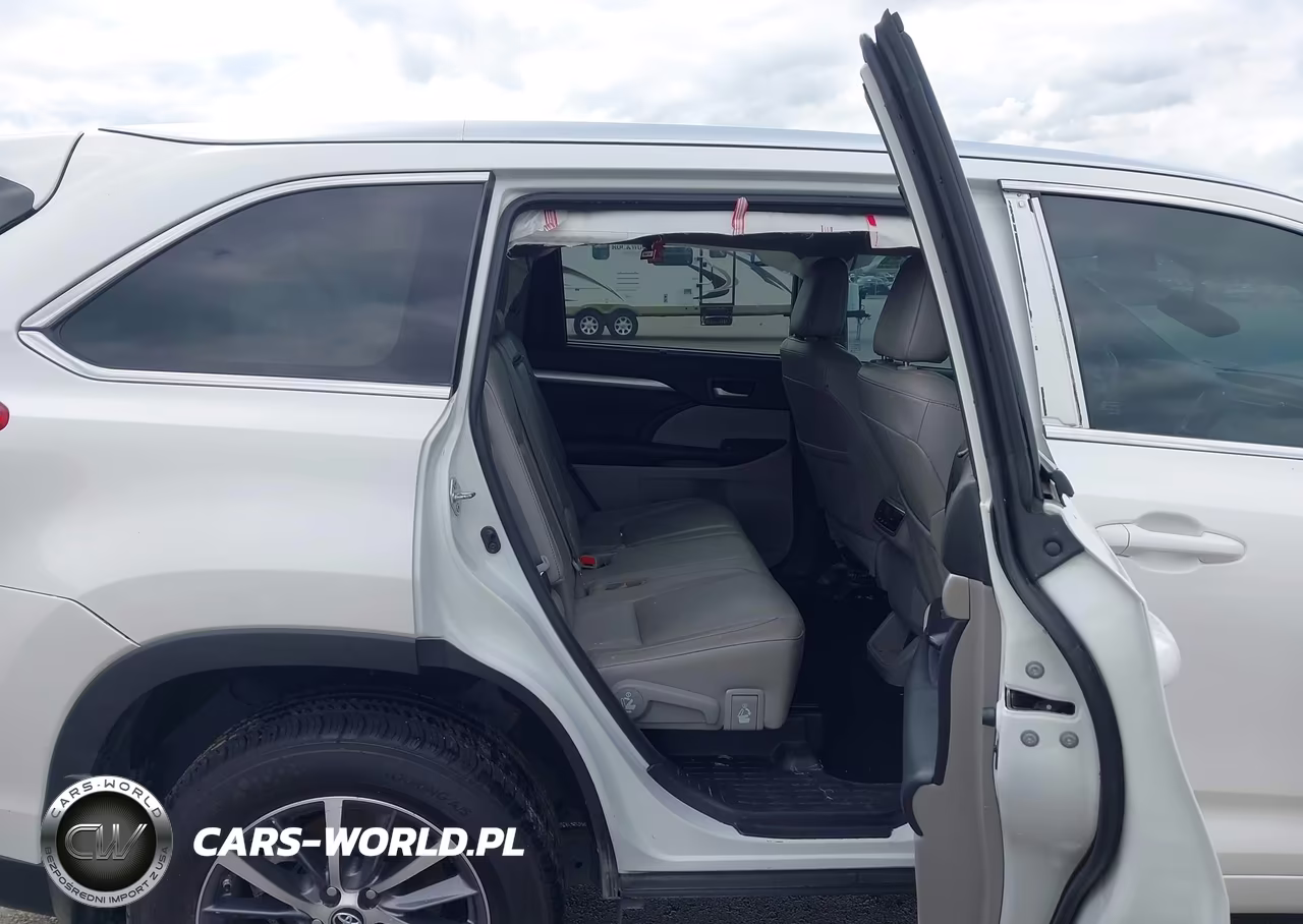 2018 Toyota Highlander Xle VIN:5TDJZRFH7JS531402 - 8