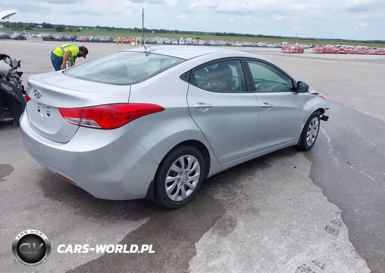 2013 Hyundai Elantra Gls VIN:5NPDH4AEXDH178387 - 4