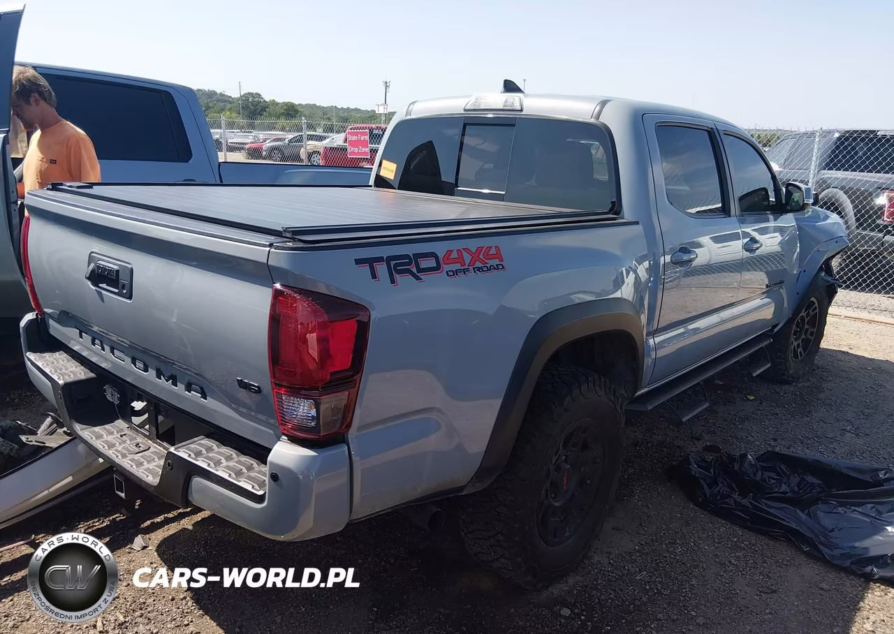 2018 Toyota Tacoma Trd Off Road VIN:3TMCZ5AN8JM181003 - 4