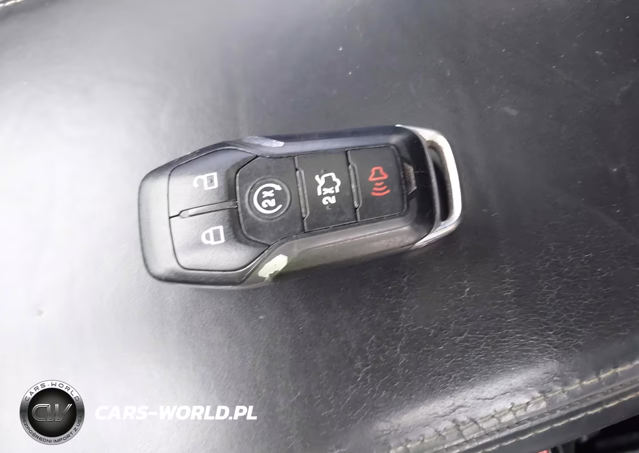 2017 Ford Explorer Platinum VIN:1FM5K8HT1HGE34083 - 11