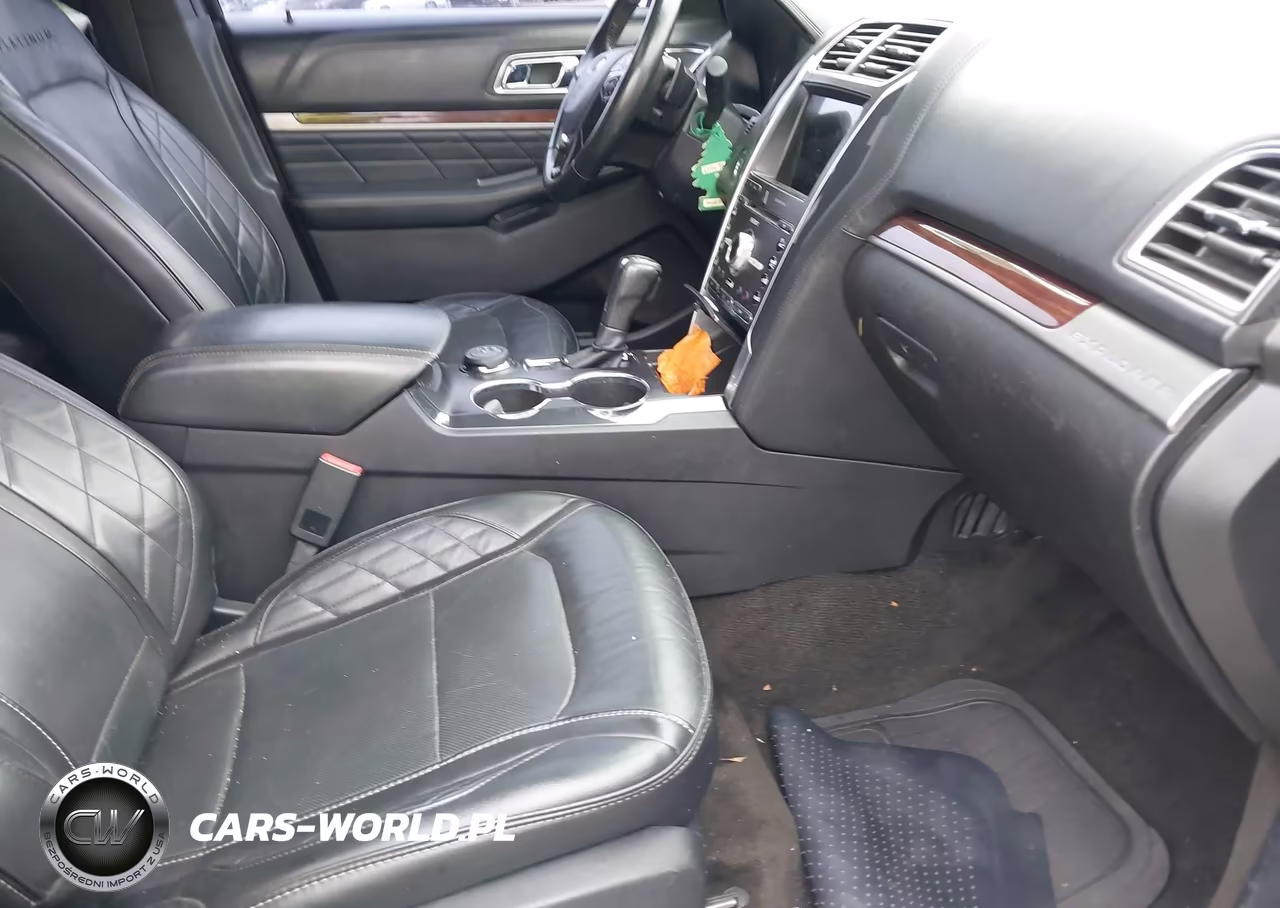 2017 Ford Explorer Platinum VIN:1FM5K8HT1HGE34083 - 5