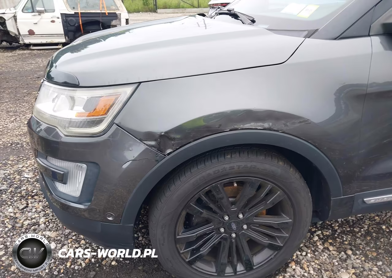 2017 Ford Explorer Platinum VIN:1FM5K8HT1HGE34083 - 6