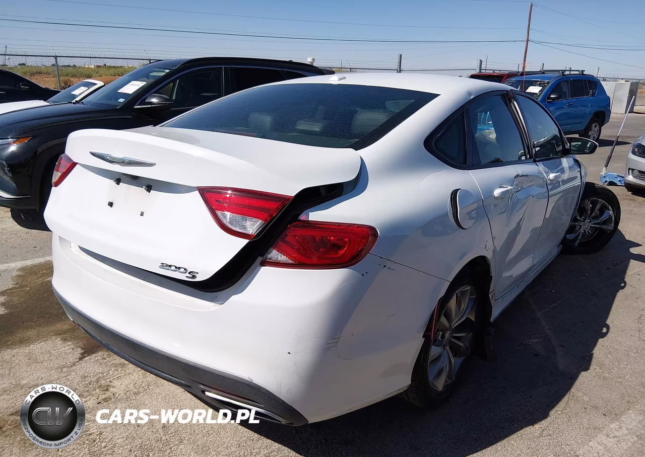 2015 Chrysler 200 S VIN:1C3CCCBB5FN634439 - 4