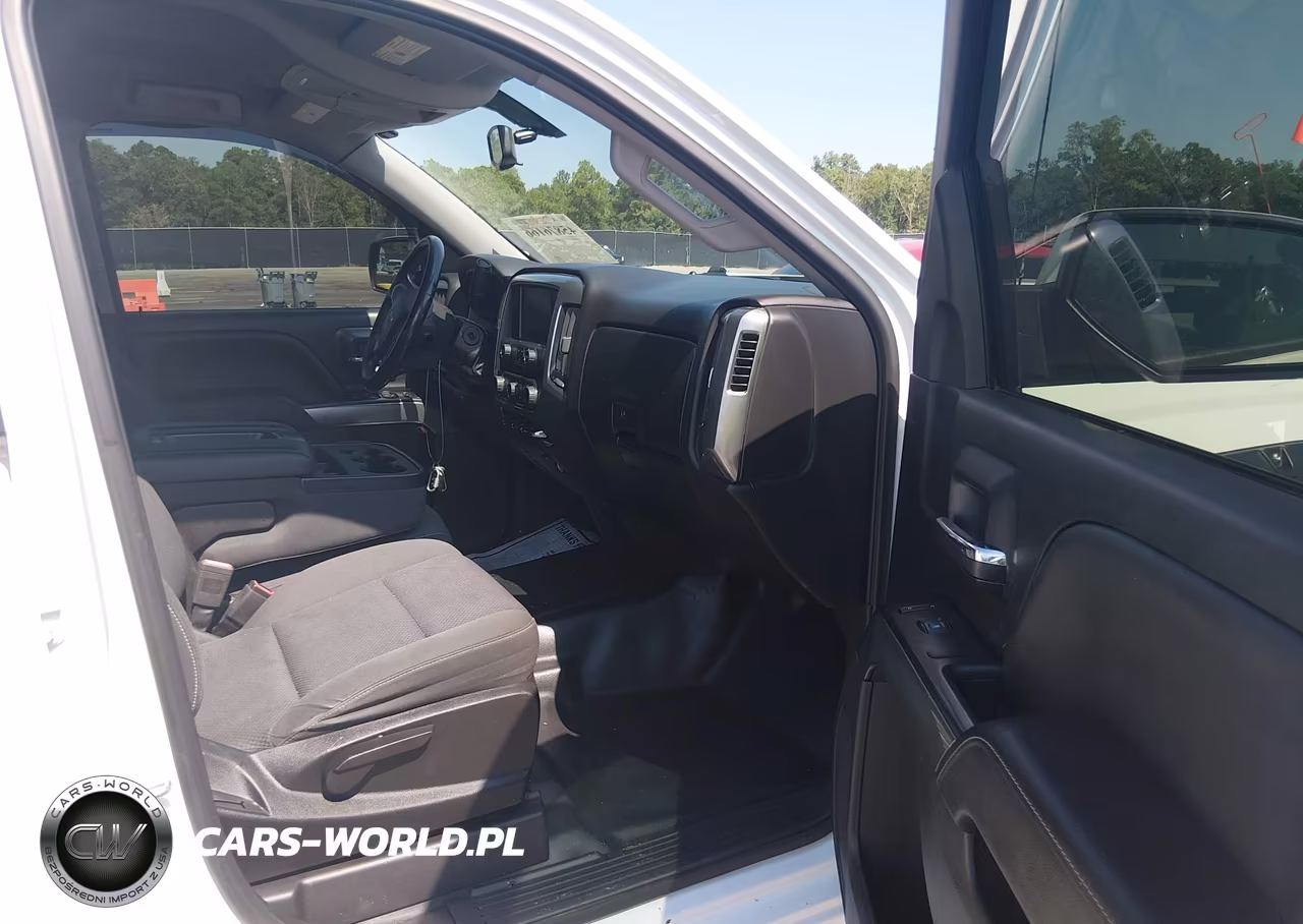 2018 Chevrolet Silverado 1500 1Lt VIN:3GCUKREH9JG301233 - 5