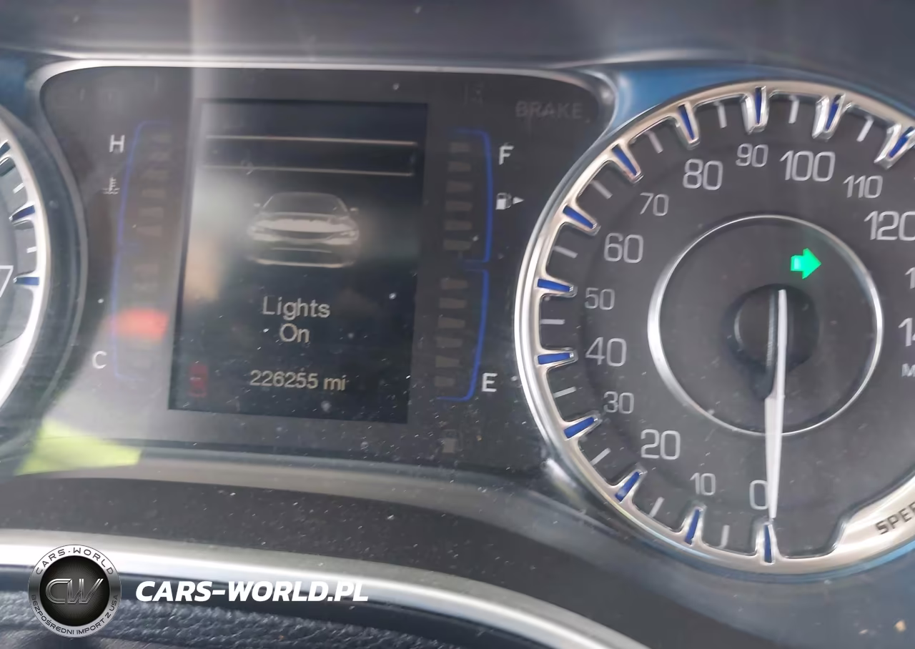 2015 Chrysler 200 Limited VIN:1C3CCCAB5FN570128 - 7