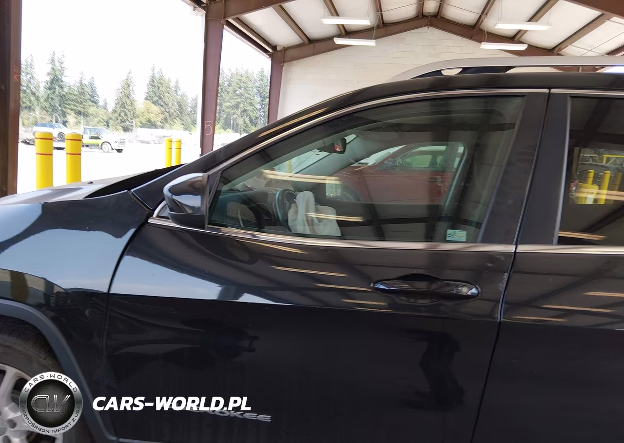 2015 Jeep Cherokee Latitude VIN:1C4PJLCB0FW771042 - 15