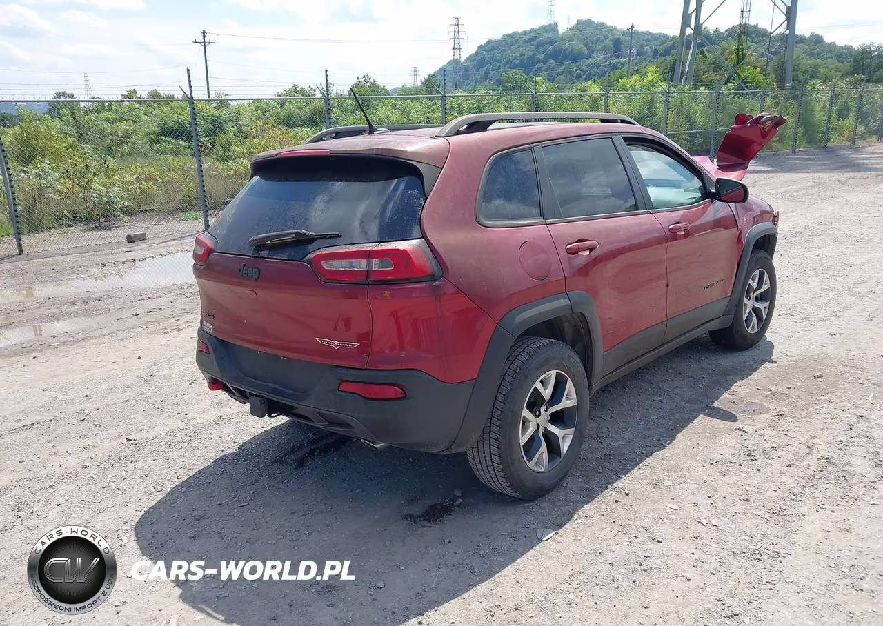 2015 Jeep Cherokee Trailhawk VIN:1C4PJMBS2FW649810 - 4