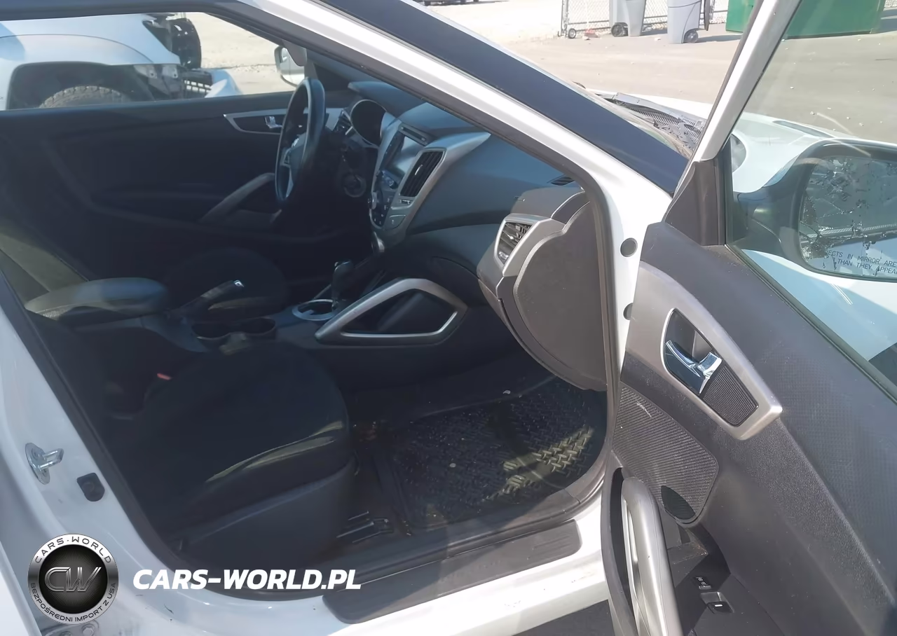 2015 Hyundai Veloster VIN:KMHTC6AD1FU236467 - 5