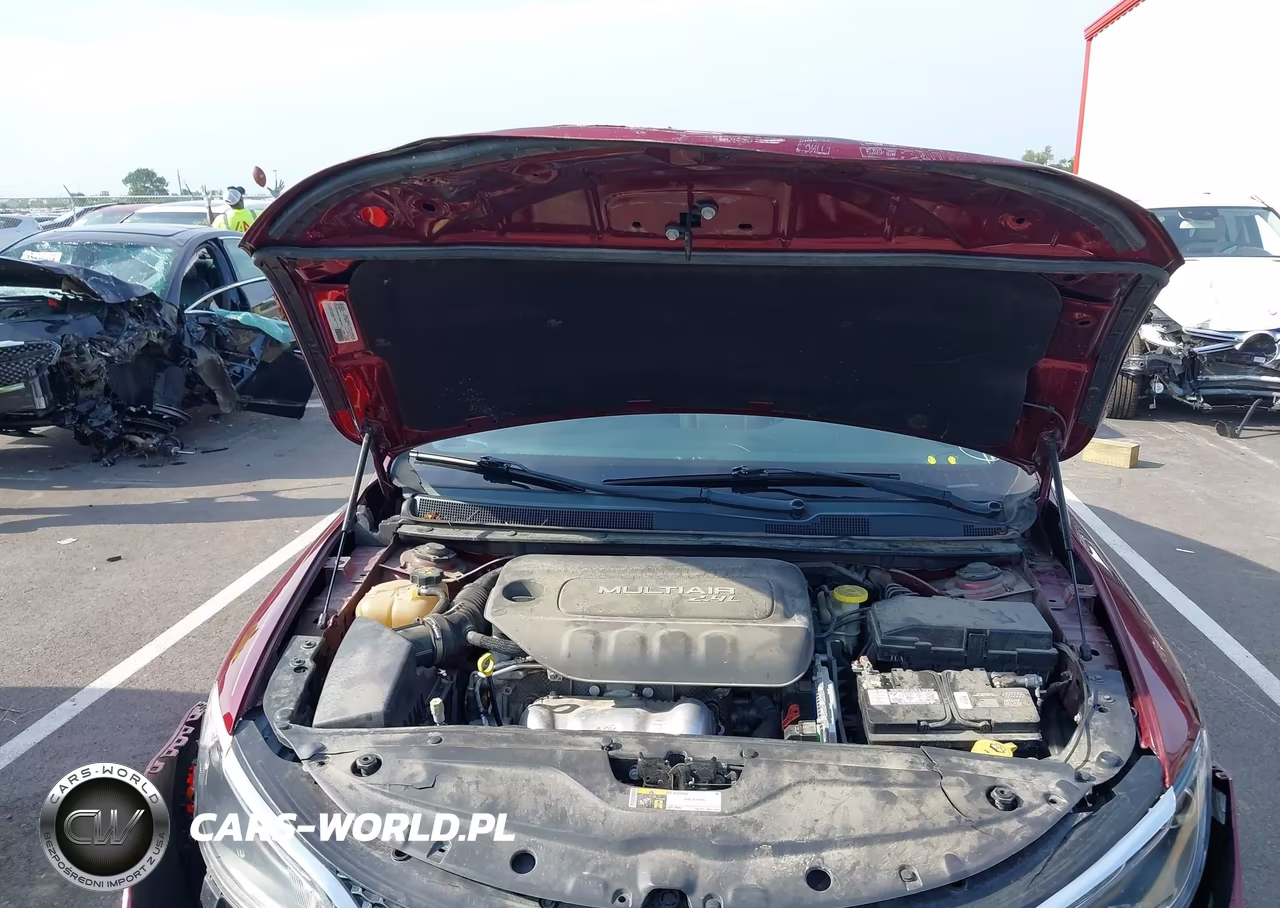 2015 Chrysler 200 Limited VIN:1C3CCCABXFN553101 - 10