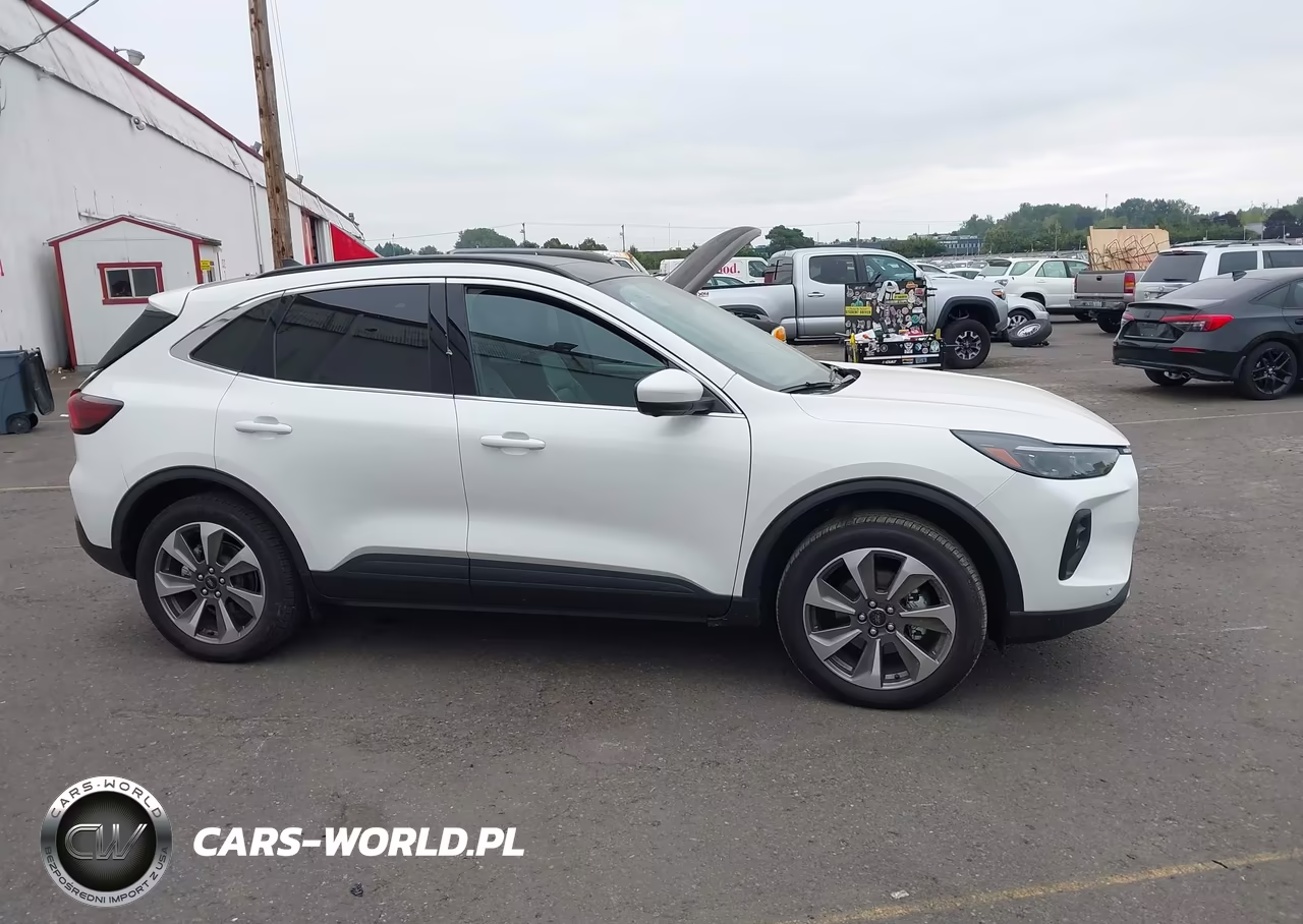 2025 Ford Escape Platinum VIN:1FMCU9JZ2SUA20745 - 14