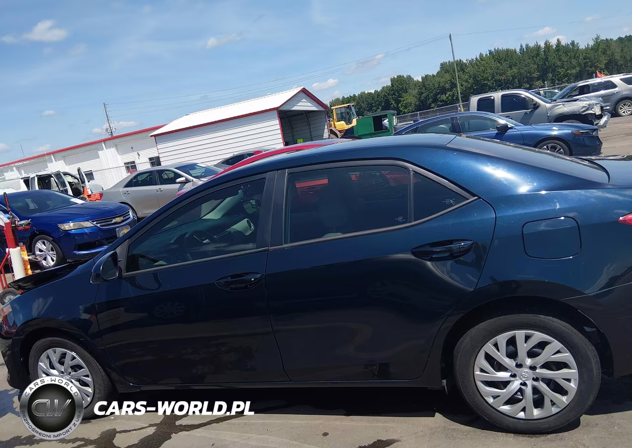2018 Toyota Corolla Le VIN:2T1BURHE8JC038858 - 14