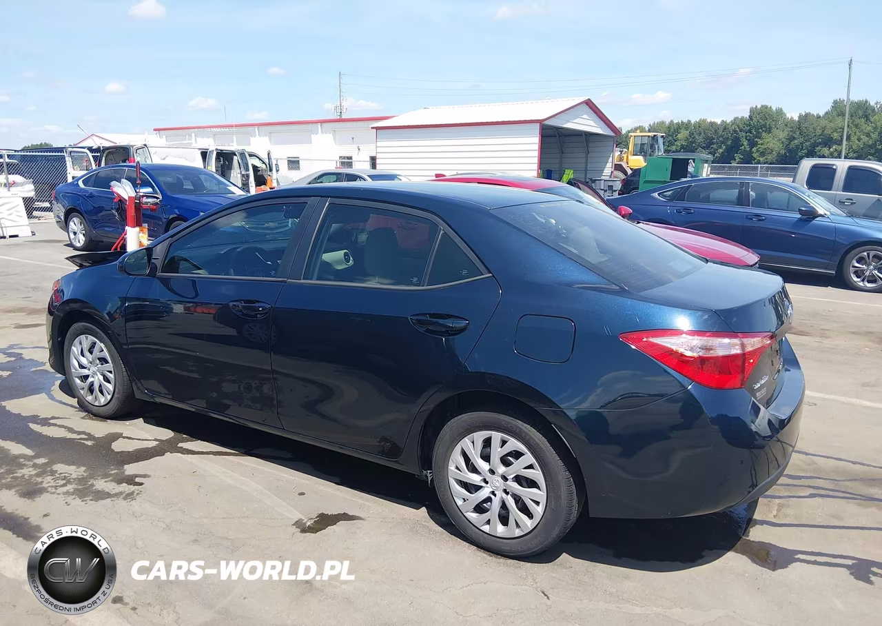 2018 Toyota Corolla Le VIN:2T1BURHE8JC038858 - 3