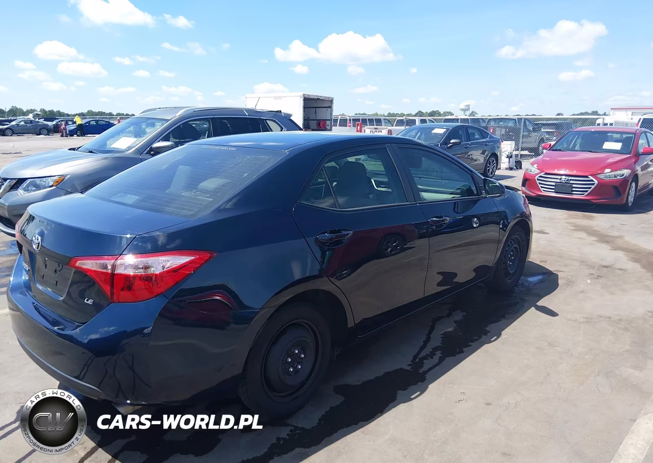 2018 Toyota Corolla Le VIN:2T1BURHE8JC038858 - 4