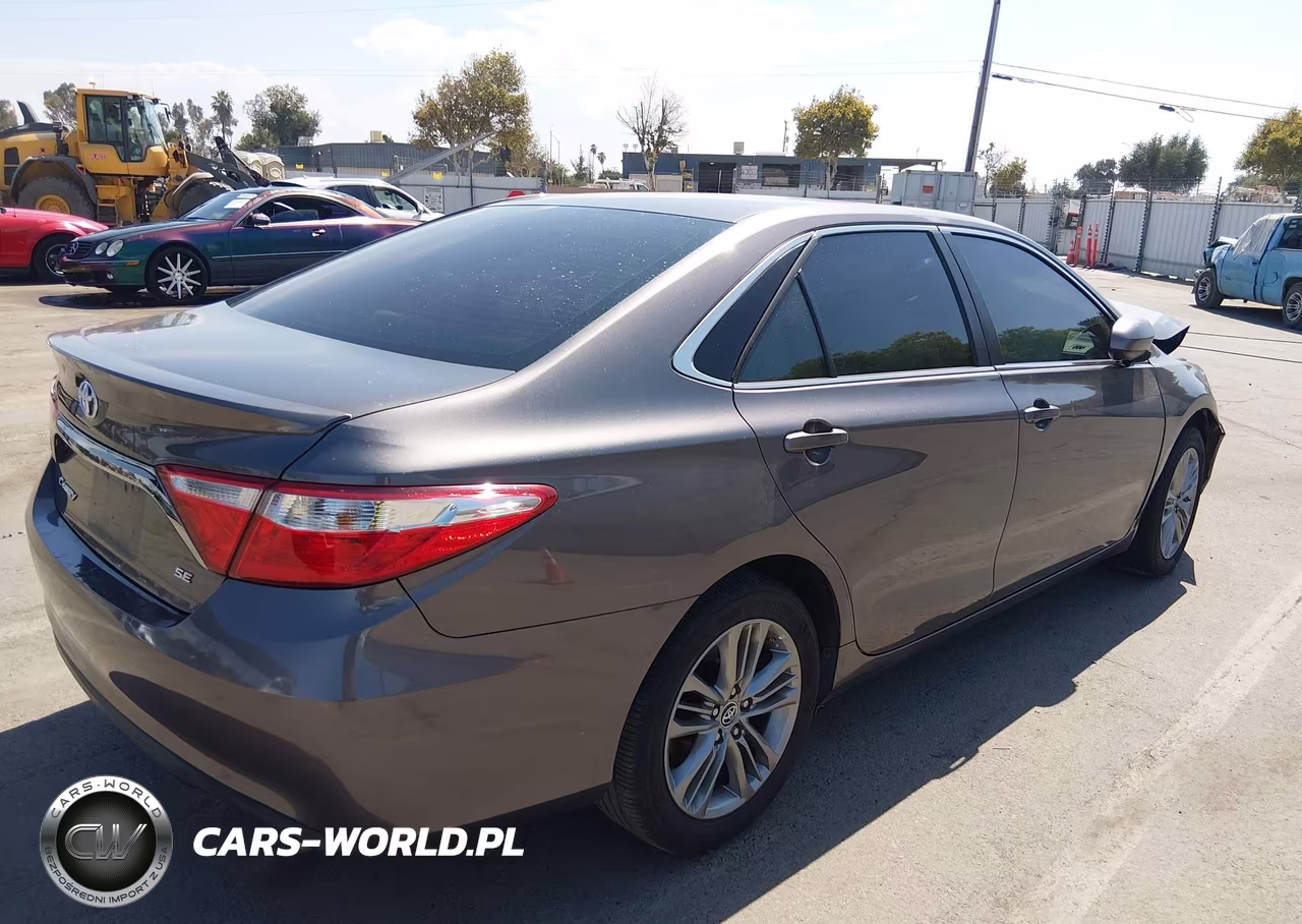 2015 Toyota Camry Se VIN:4T1BF1FK1FU966070 - 4